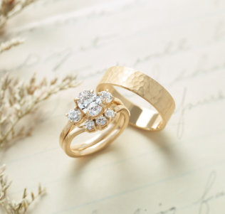 Yellow gold wedding set